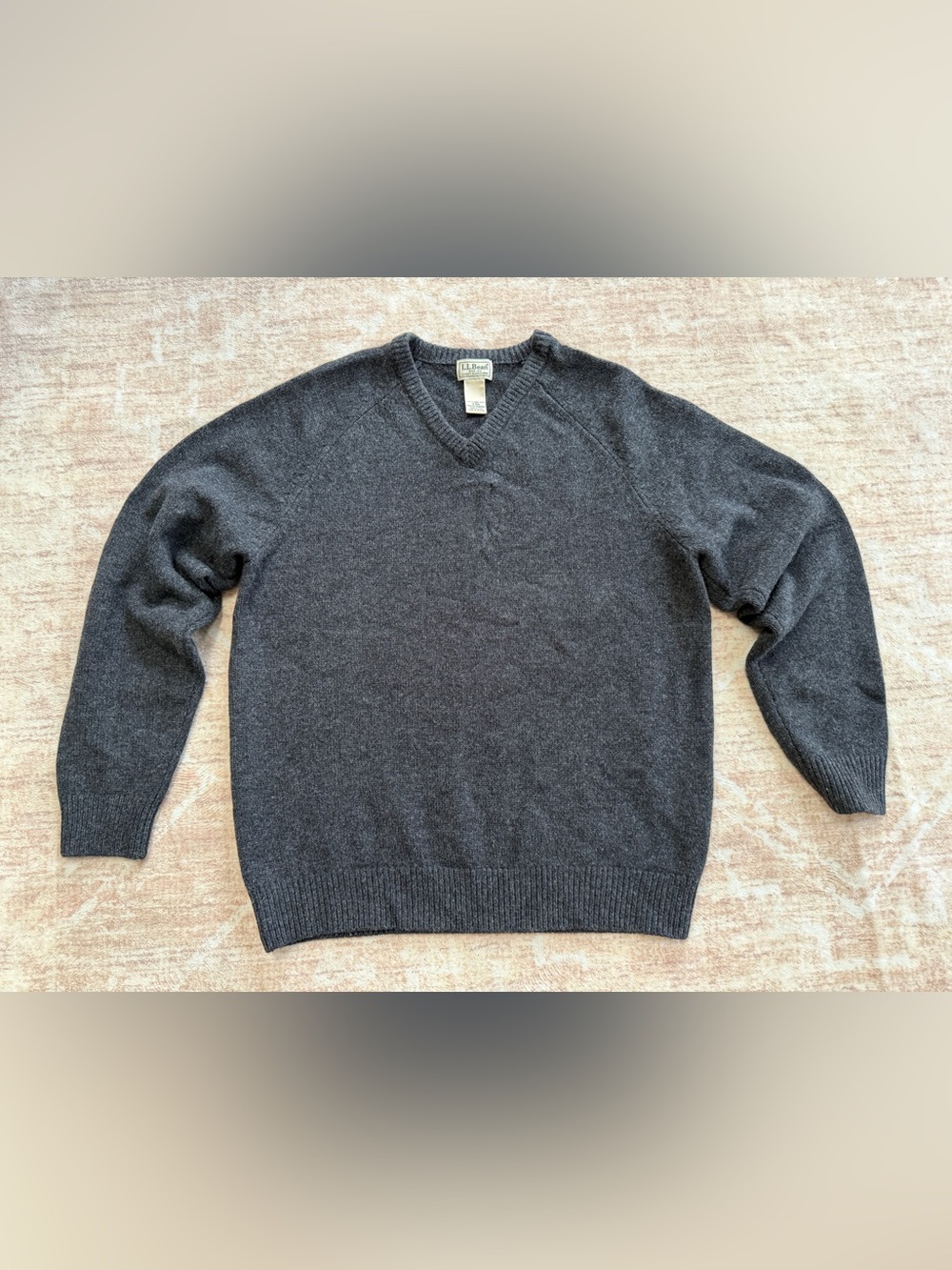LL Bean Men's 100% Lambswool V-Neck Sweater Charcoal Gray Size M Medium EUC